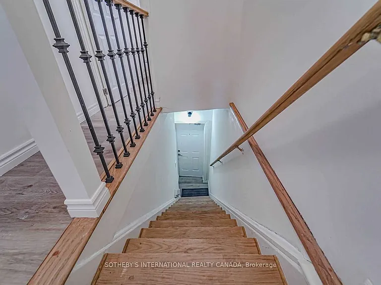 843 Danforth Ave #UPPER — Photo 11