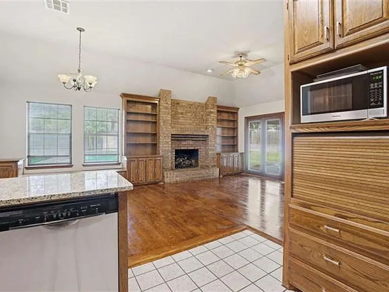 3006 NE Heritage Dr — Photo 7