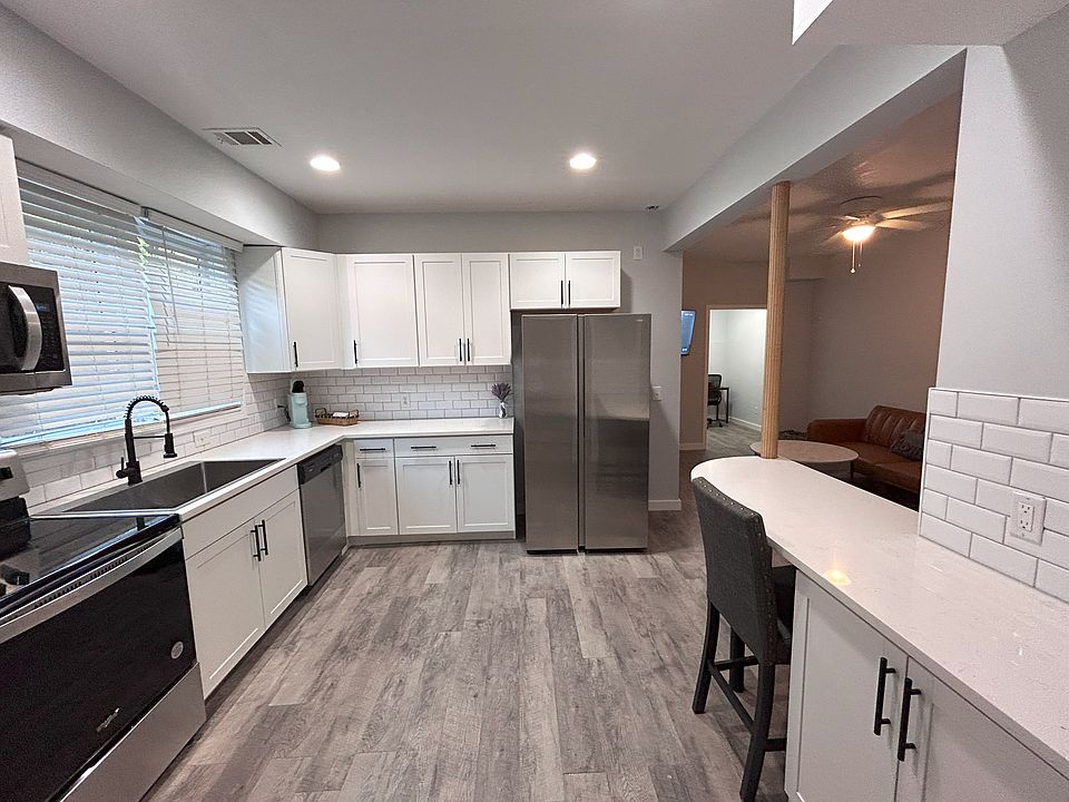 Open kitchen, quartz counter top