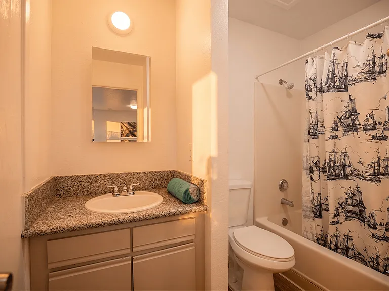 Laurel Haus — Photo 11