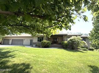 957 Kerry Ln, Watertown, SD 57201