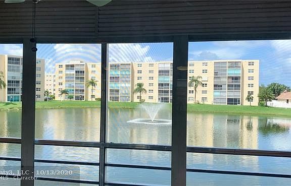 4th image of 431 SE 3rd St APT 205