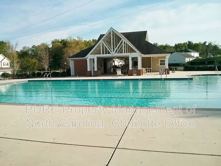 2910 Bridgeville Ln — Photo 12