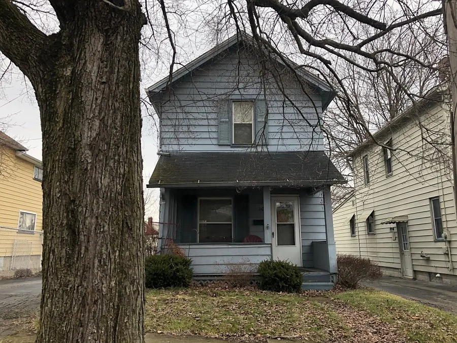 109 Spring St photo 1