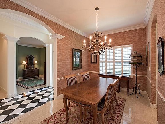 3rd image of 933 Vistana Cir