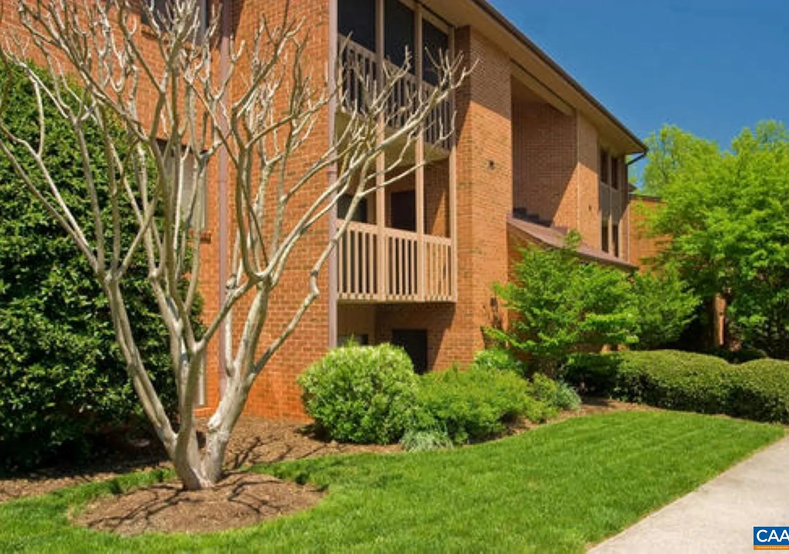 2 bed, 2.0 bath, 979 sqft, $1,995 — Photo 1