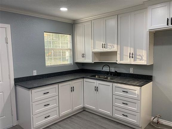 5th image of 1257 S La Salle Dr