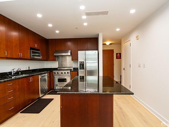 3rd image of 207 King St APT 510