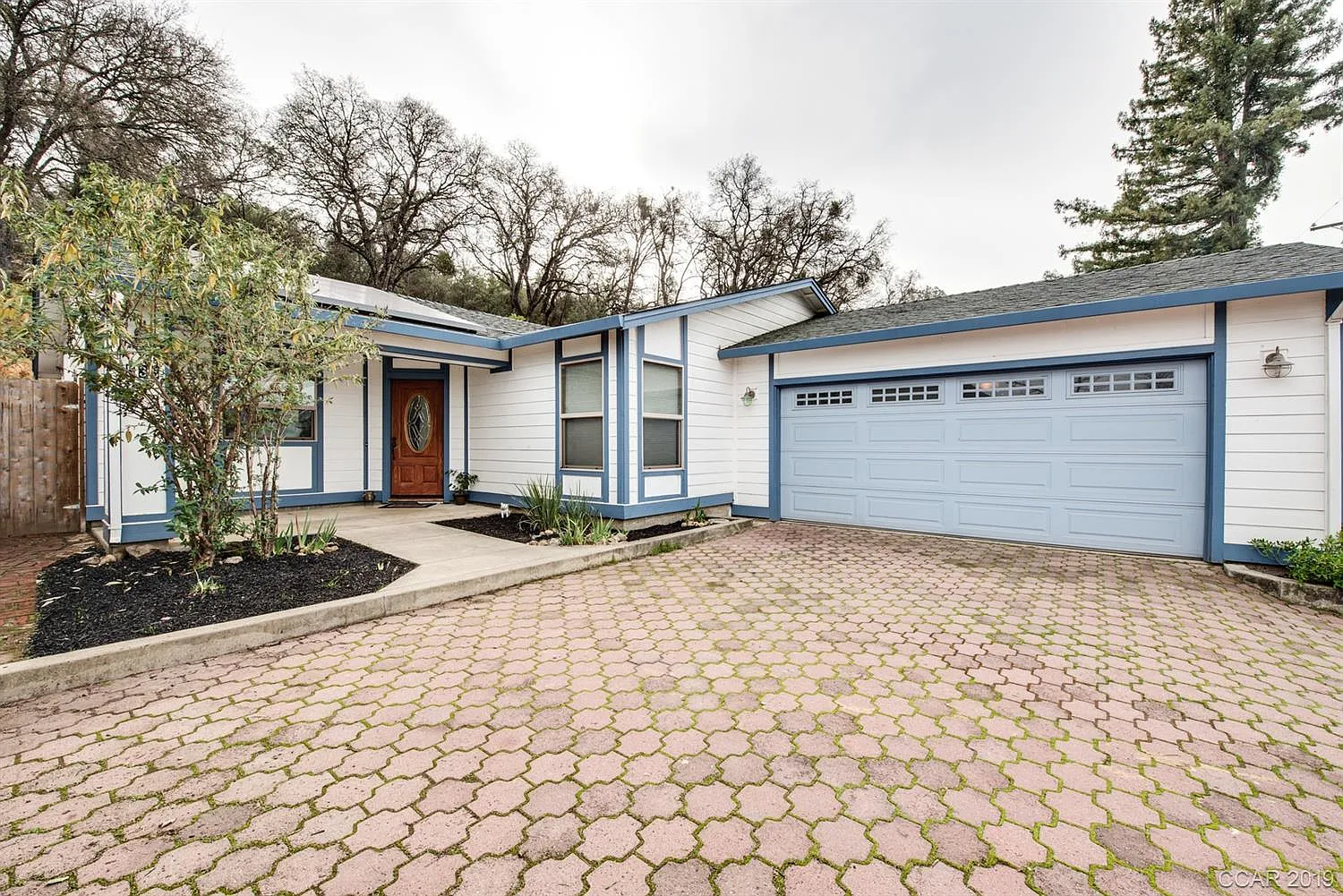 535 Russell Rd photo 1