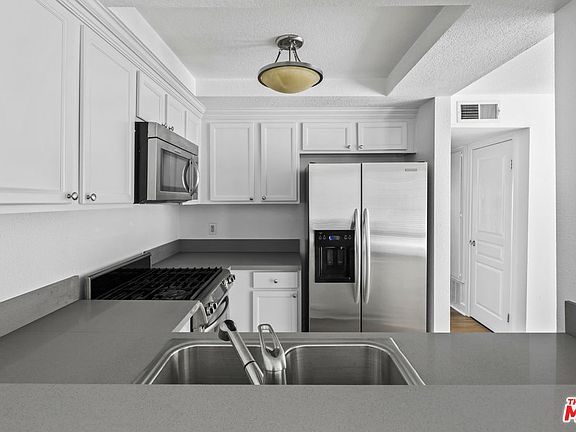 4th image of 1633 S Bentley Ave APT 202