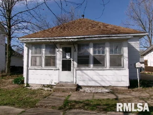 518 W 2nd St, Saint Elmo, IL 62458