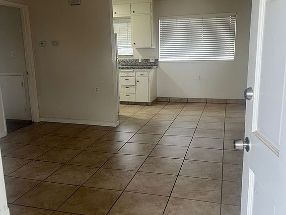 3rd image of 3061 E Hammond Ave APT 202