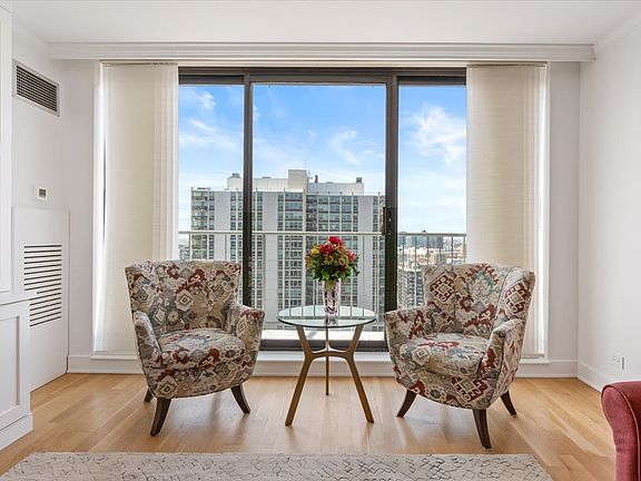 4th image of 1250 N Dearborn Pkwy #24E