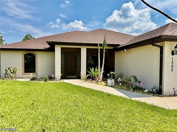 3rd image of 1302 Magnolia Ave