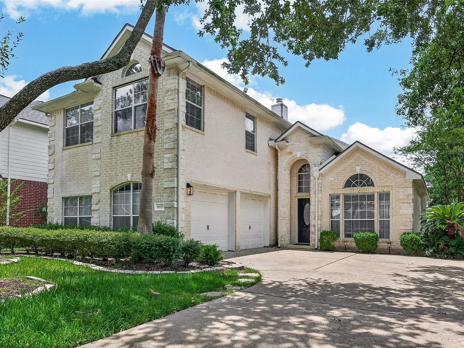 5 bed, 2.5 bath, 2902 sqft, $2,900 — Photo 3