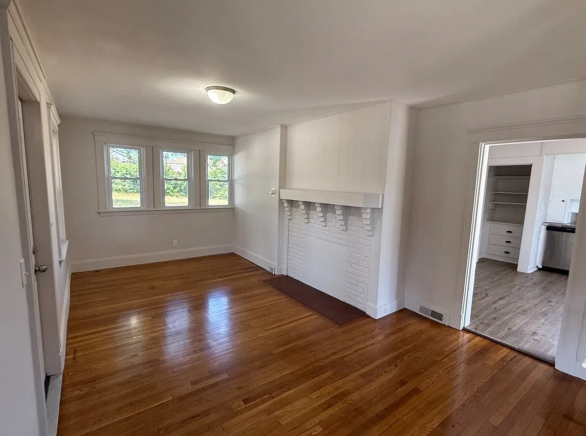 3 bed, 1144 sqft, $2,950 — Photo 3