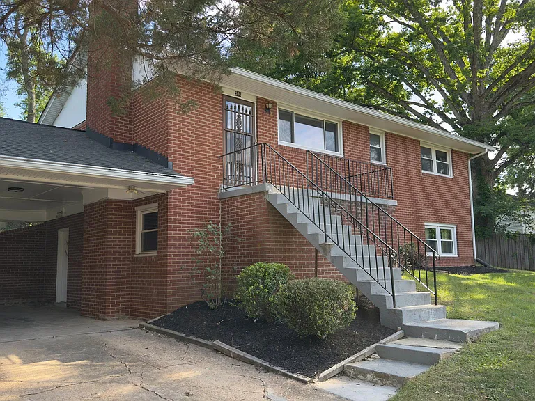 556 Orchard St NW — Photo 2