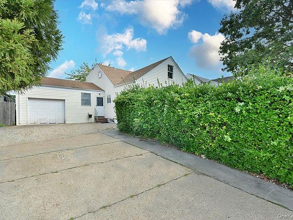 5th image of 403 Oak Street