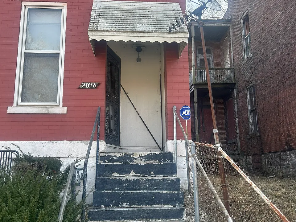 2028 E Prairie Ave