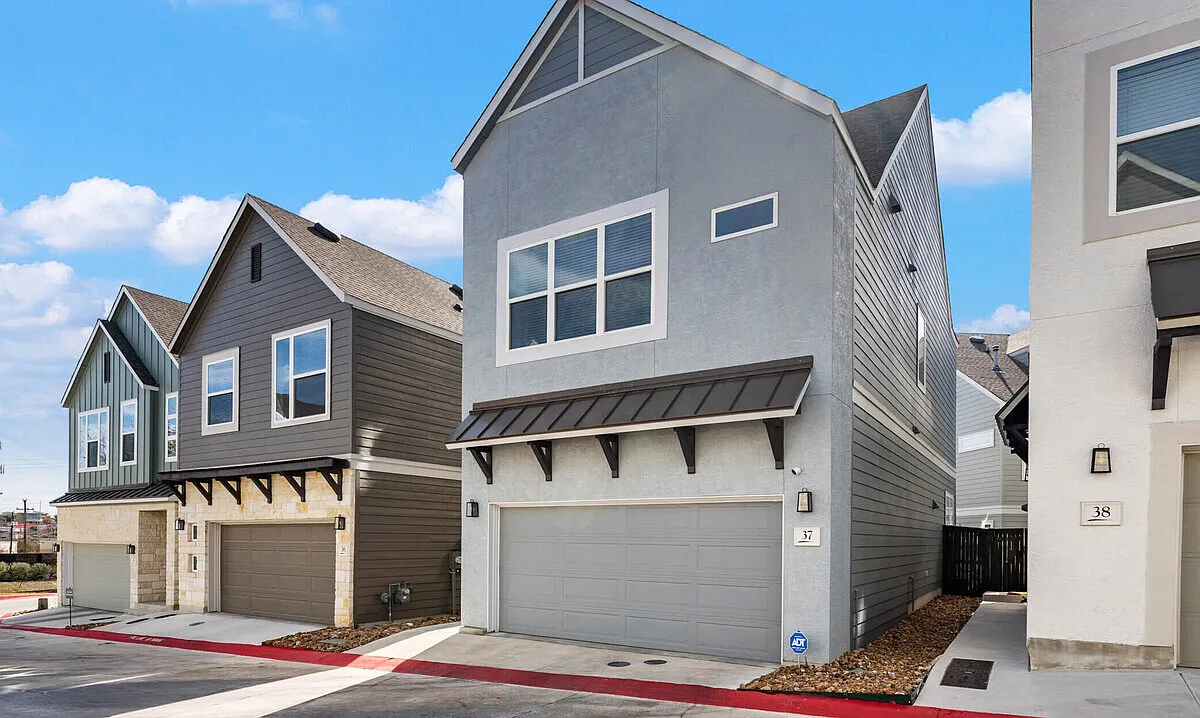 3 bed, 3.5 bath, 2057 sqft, $2,995 — Photo 2
