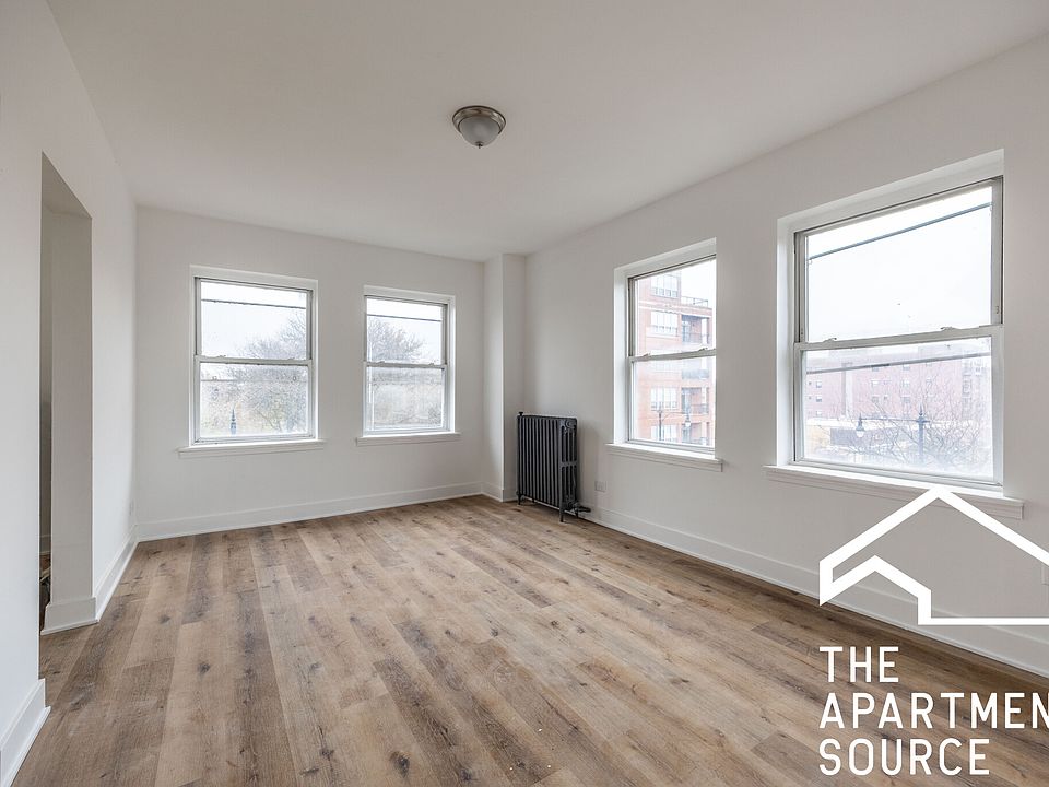 1st image of 6929 N Greenview Ave #403