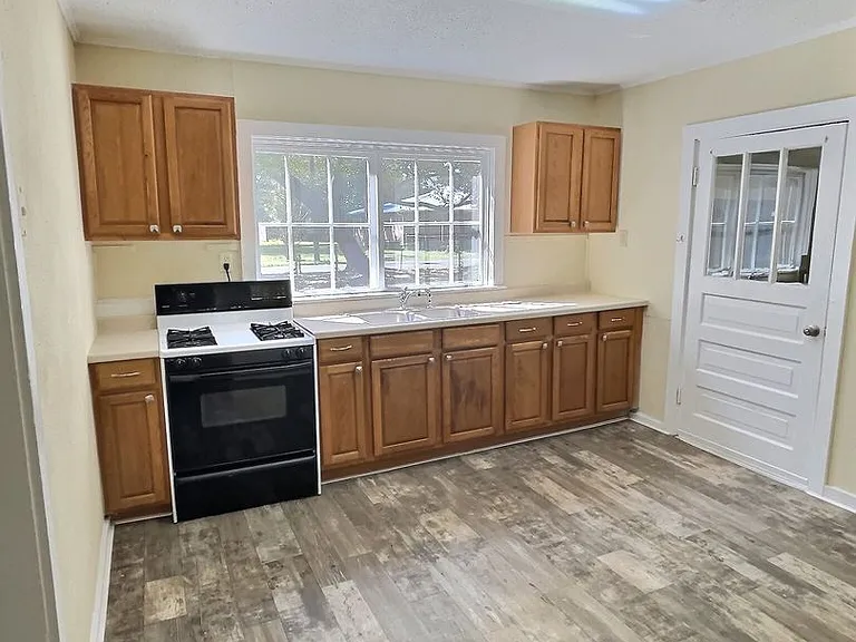 1505 Bowen Ave — Photo 9