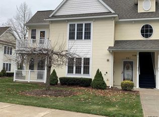 701 Mallards Pond Ln, Schenectady, NY 12303