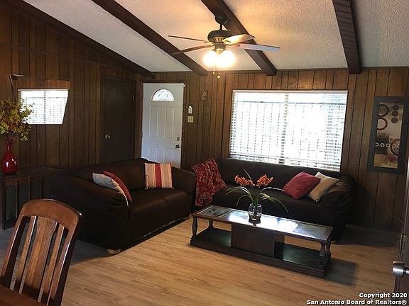 4th image of 1316 Lakeshore Ln