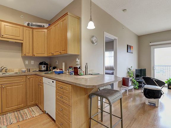 4th image of 9221 Lakeland Dr #405