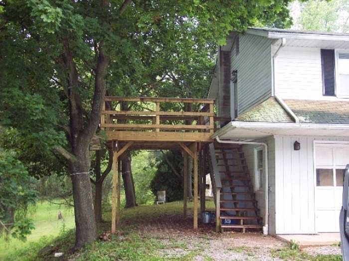Rear deck/entrance
