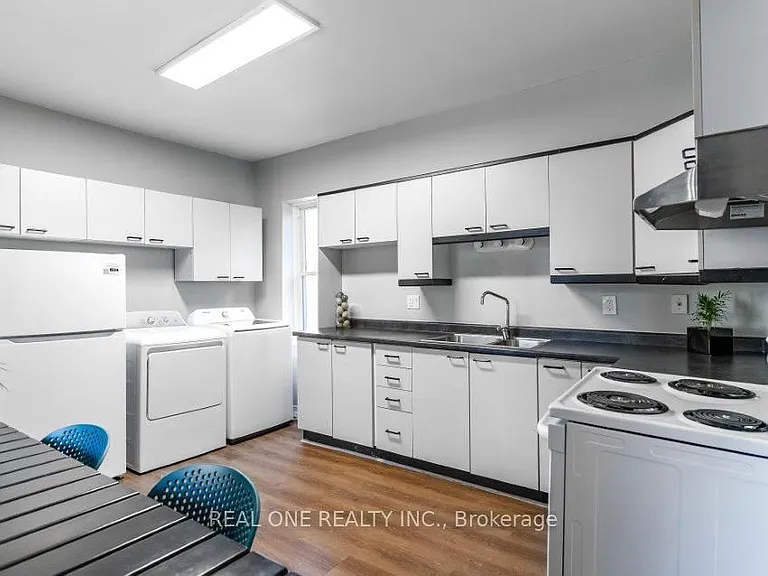 118 Queen St S #1 — Photo 7