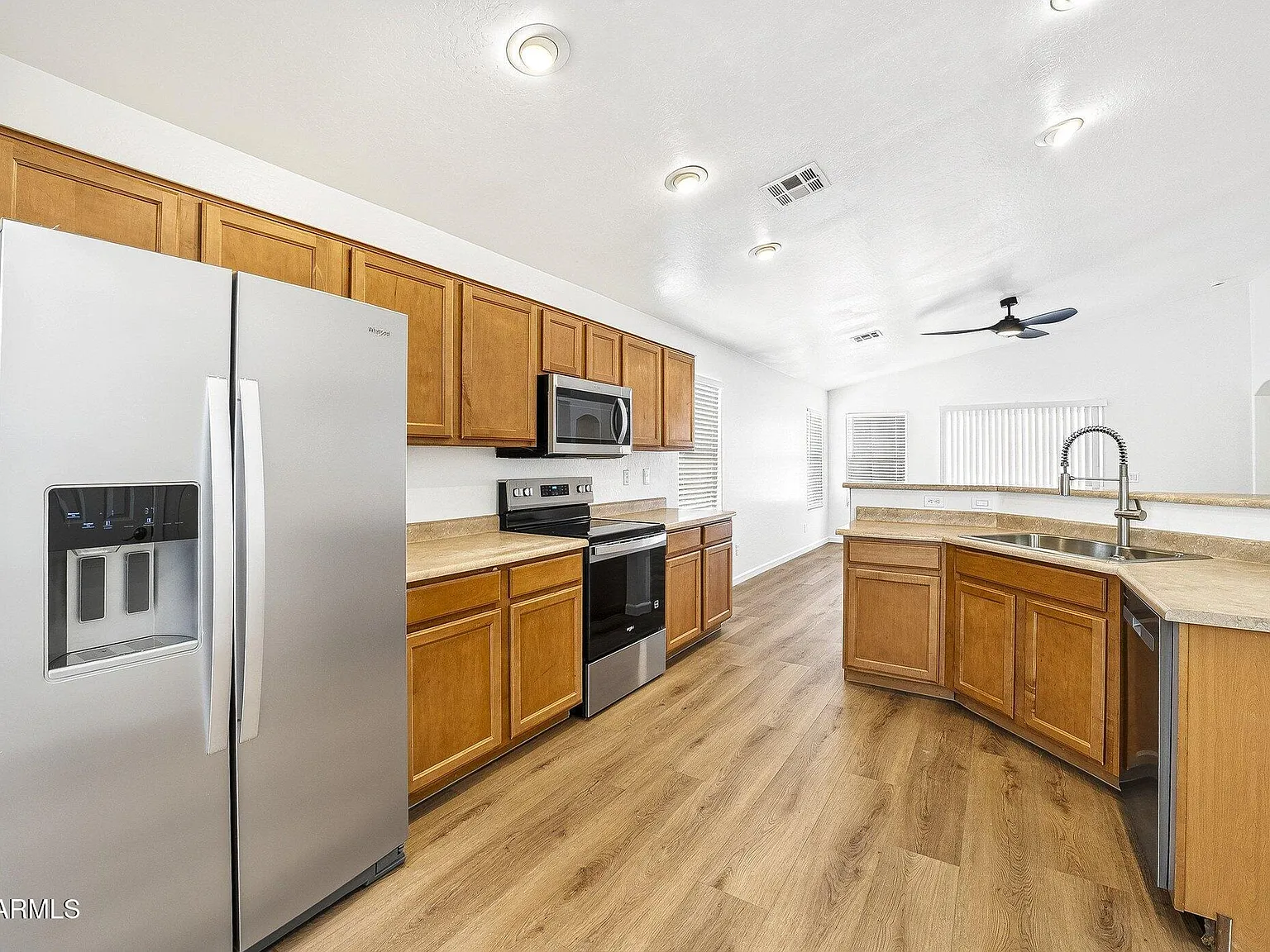 4 bed, 2.0 bath, 1713 sqft, $2,100 — Photo 2