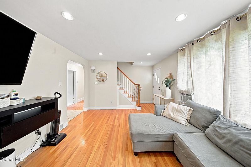 5th image of 1209 Mader Street