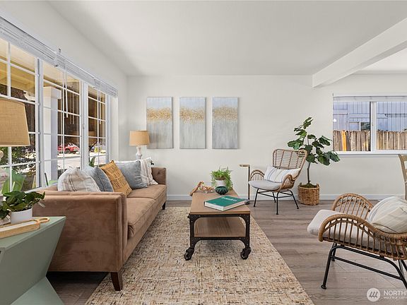 5th image of 418 Corrin Avenue NW