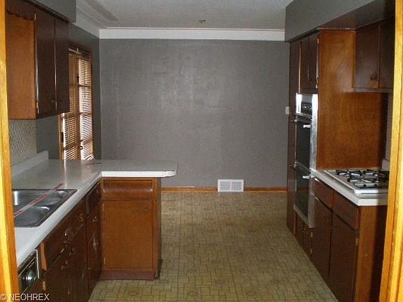 3rd image of 4653 Memphis Villas S