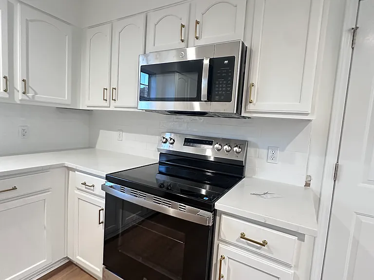 210 Barnwell St — Photo 7
