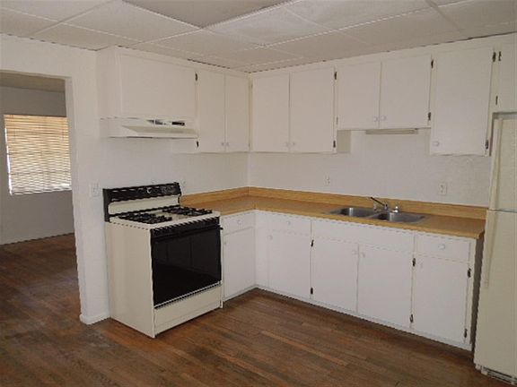 5th image of 152 W 6th St