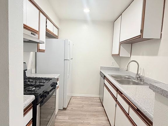4th image of 400 S Westmoreland Ave #414