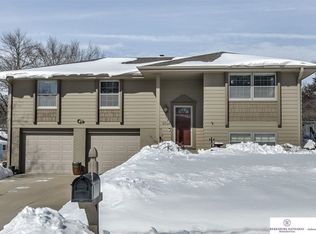 9764 Cady Ave, Omaha, NE 68134