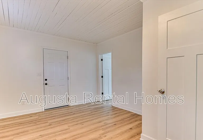 1936 Warren St #B — Photo 10