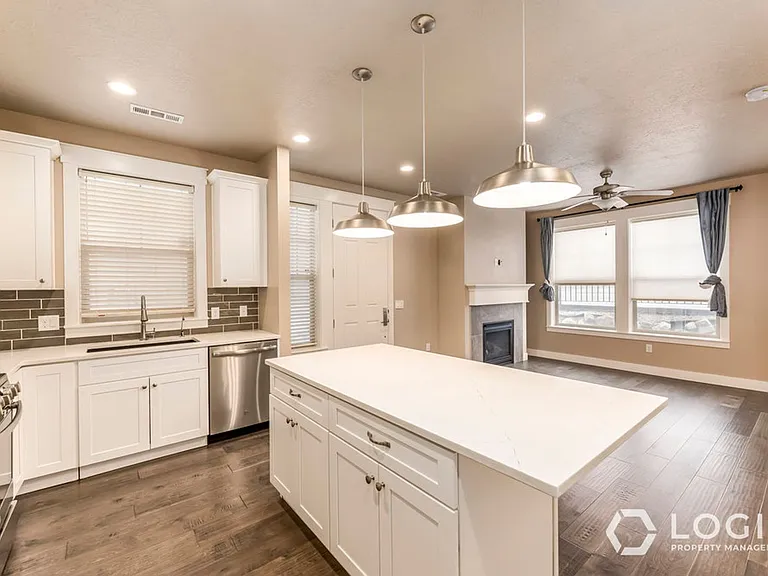 10408 S Beetdigger Blvd — Photo 9