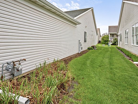 3rd image of 1474 W Flint Ln