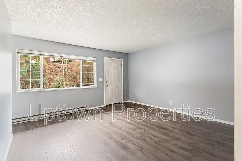 2 bed, 1.0 bath, 711 sqft, $1,445 — Photo 2