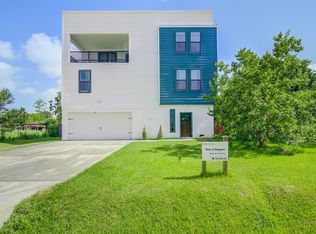 618 Shadylawn St, Shoreacres, TX 77571