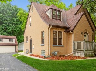 6225 N Green Bay Ave, Glendale, WI 53209