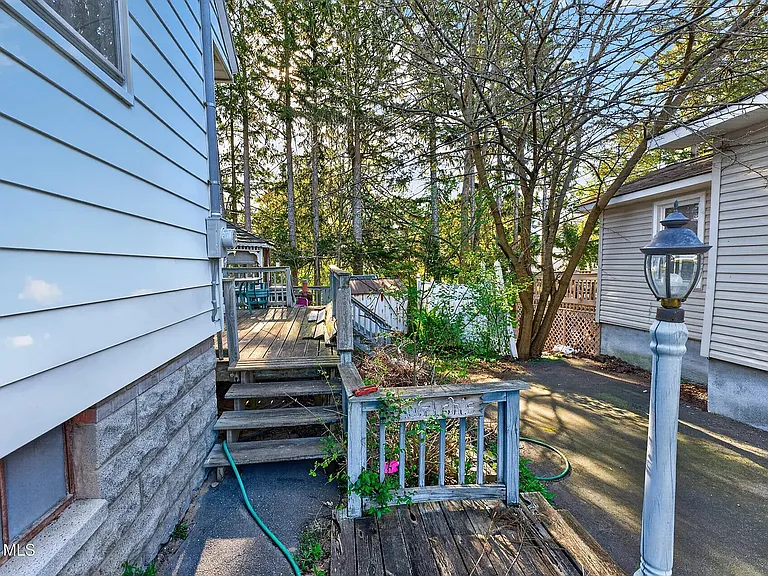 1450 Baker Ave — Photo 22