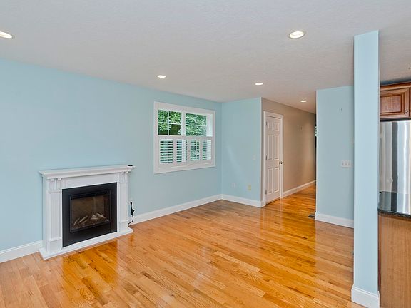 5th image of 330 Haydenville Rd APT D