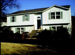 1040A Joselson Ave, Bay Shore, NY 11706