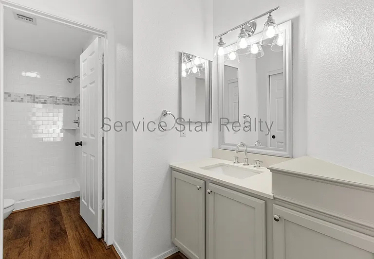 1716 W Cortez St #207 — Photo 11