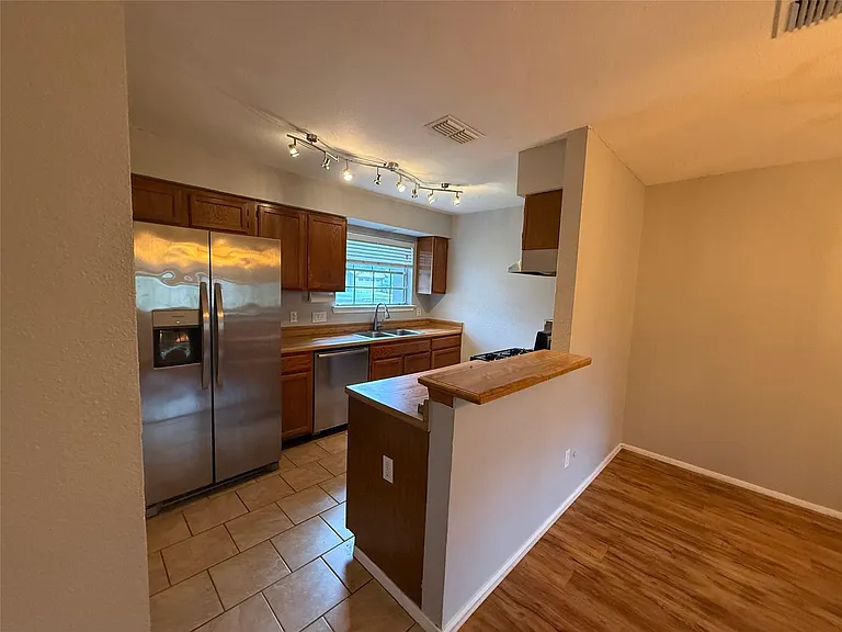 2811 Crownspoint Dr — Photo 7